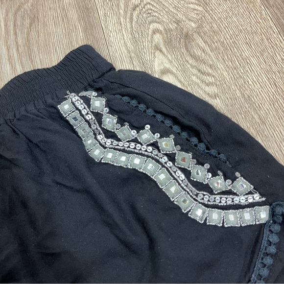 Earthbound Trading Black Viscose boho chic shorts - Picture 4 of 8